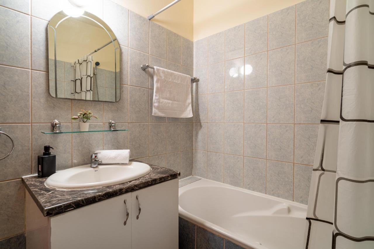 Celine'S 2 Bedrooms Apartment In Larnaca Center Экстерьер фото